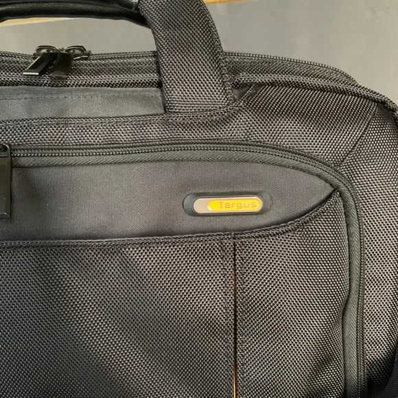 Targus Soft Port Meridian II Laptop Case NWOT - Picture 7 of 9